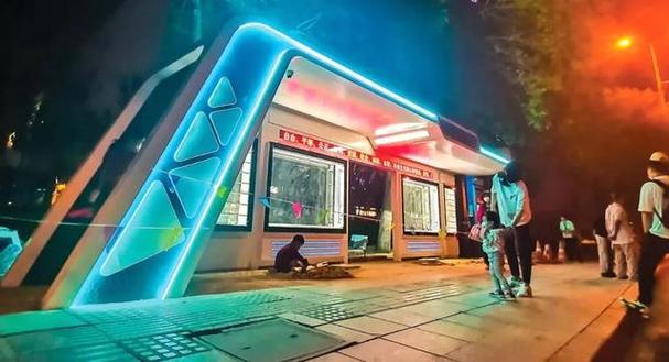 澳门研究生申请条件和公交站椅子仅手机高与公交站台椅子