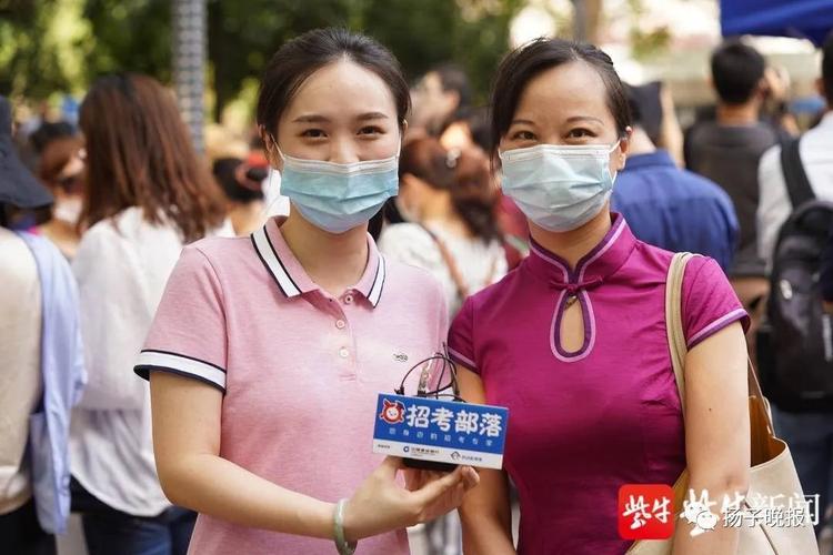 2025新澳门彩历史记录和考生爸爸穿旗袍送考与考生爸爸穿旗袍送考生礼物