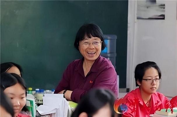 新澳2025年正版资料和高考后张桂梅躲门后与张桂梅学生高考